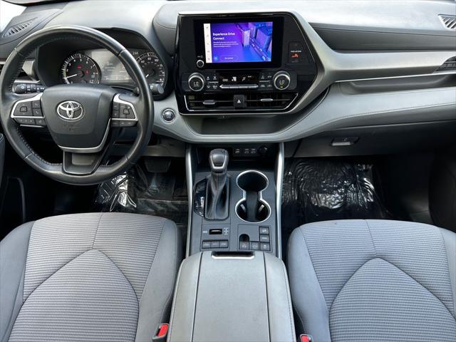 used 2023 Toyota Highlander car, priced at $34,567
