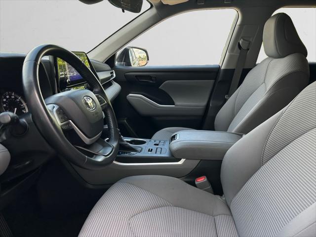 used 2023 Toyota Highlander car, priced at $34,567