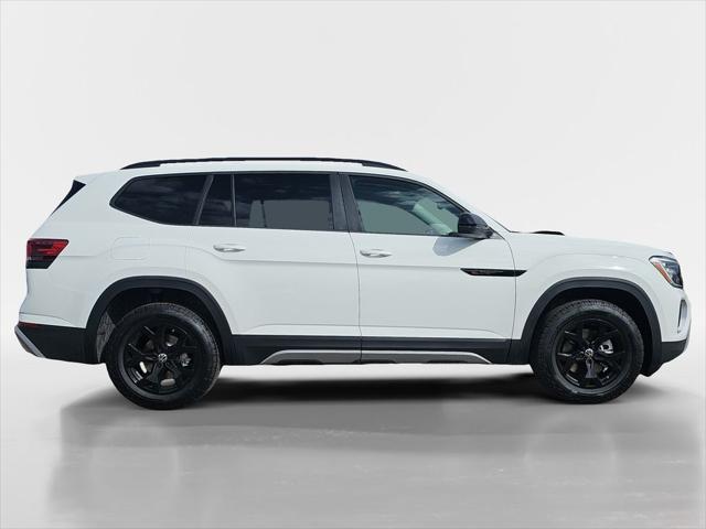 new 2025 Volkswagen Atlas car, priced at $47,076