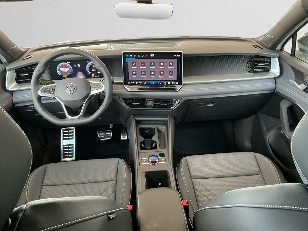 new 2025 Volkswagen Tiguan car, priced at $39,796