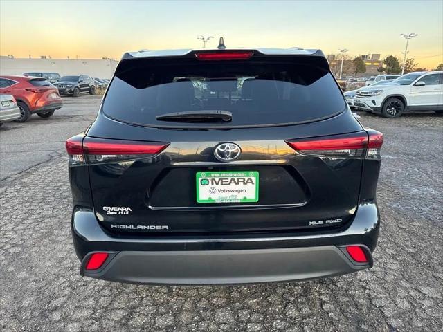 used 2021 Toyota Highlander car, priced at $34,392