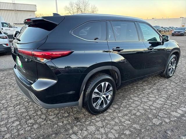 used 2021 Toyota Highlander car, priced at $34,392