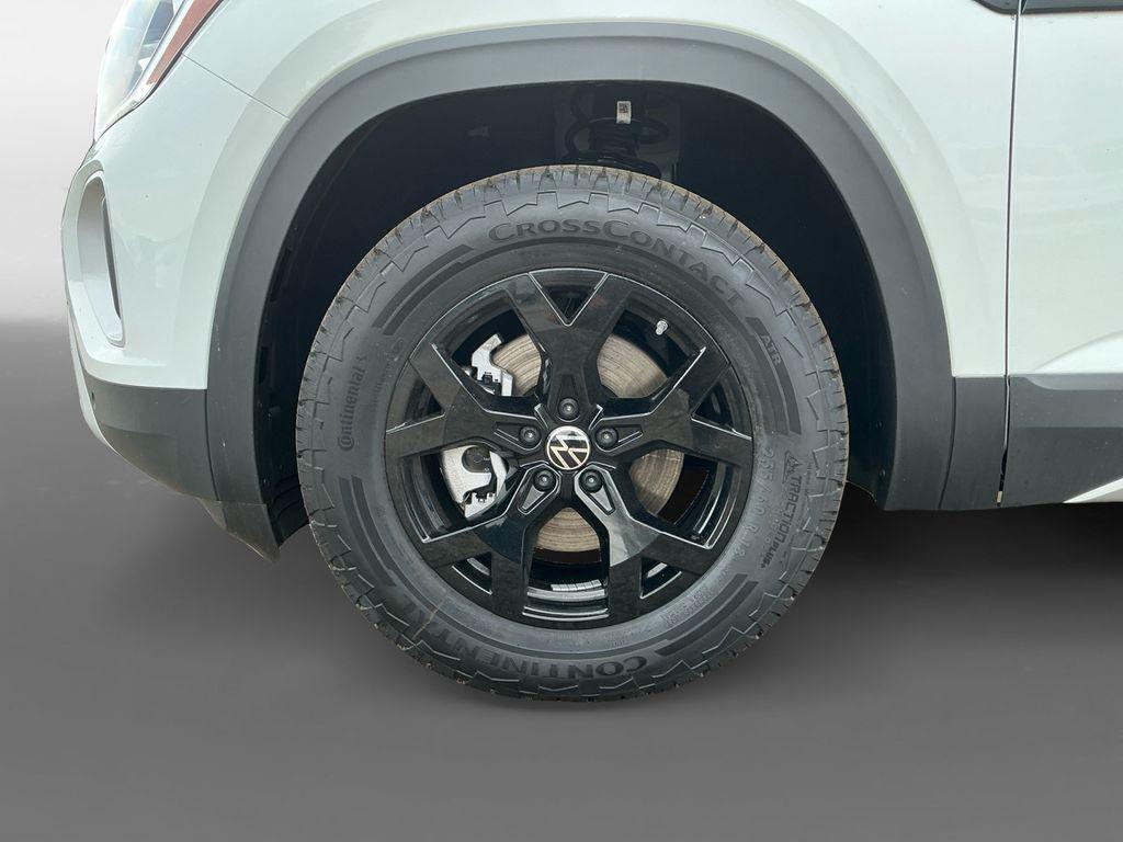 new 2025 Volkswagen Atlas car, priced at $45,806