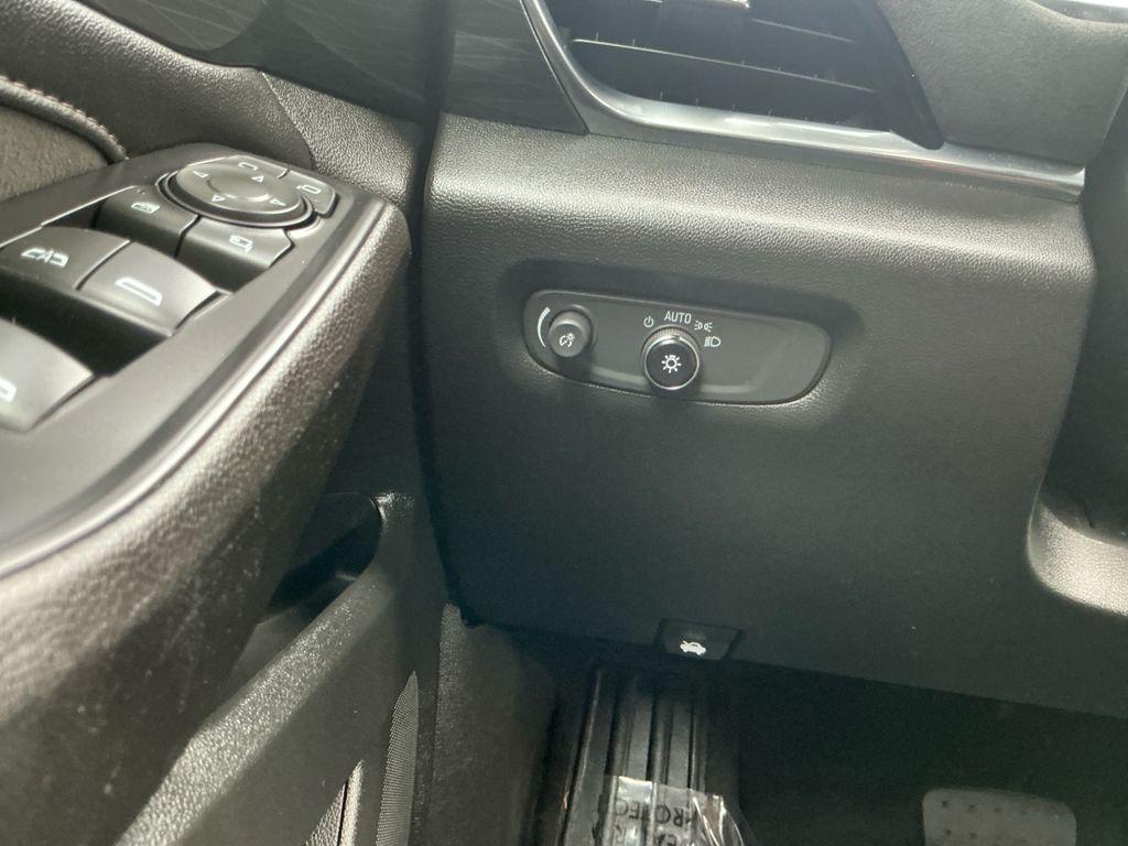 used 2022 Chevrolet Traverse car, priced at $34,596