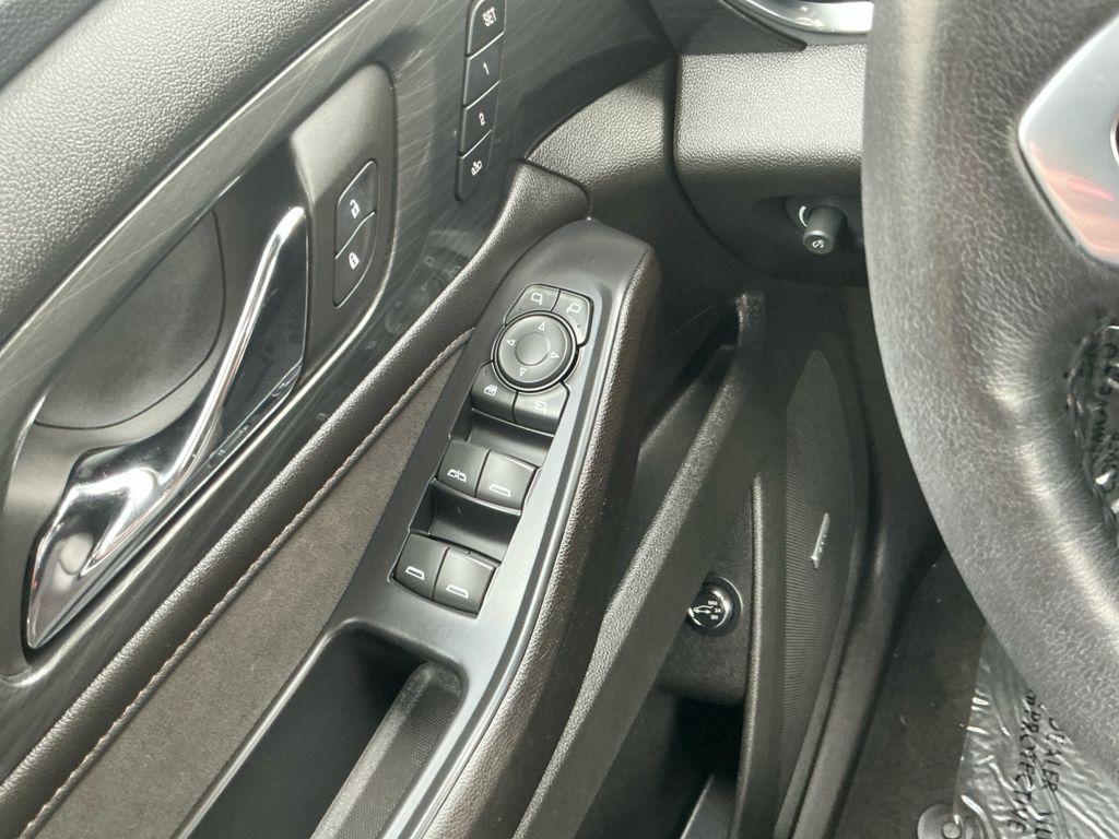 used 2022 Chevrolet Traverse car, priced at $34,596