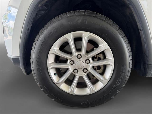 used 2022 Jeep Grand Cherokee car, priced at $23,995