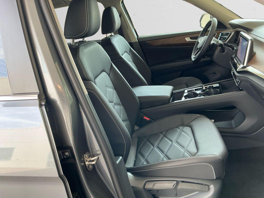 new 2025 Volkswagen Atlas car, priced at $45,312