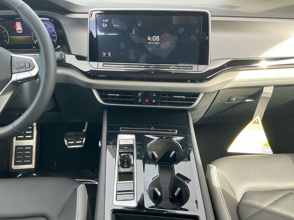 new 2025 Volkswagen Atlas car, priced at $45,576
