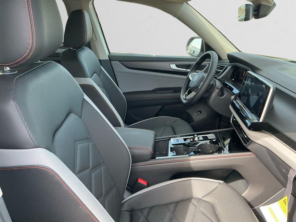 new 2025 Volkswagen Atlas car, priced at $45,576