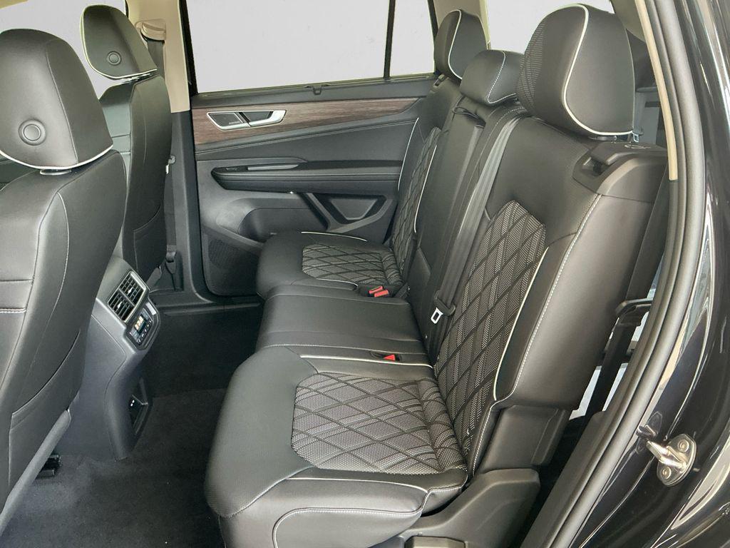 new 2025 Volkswagen Atlas car, priced at $52,356