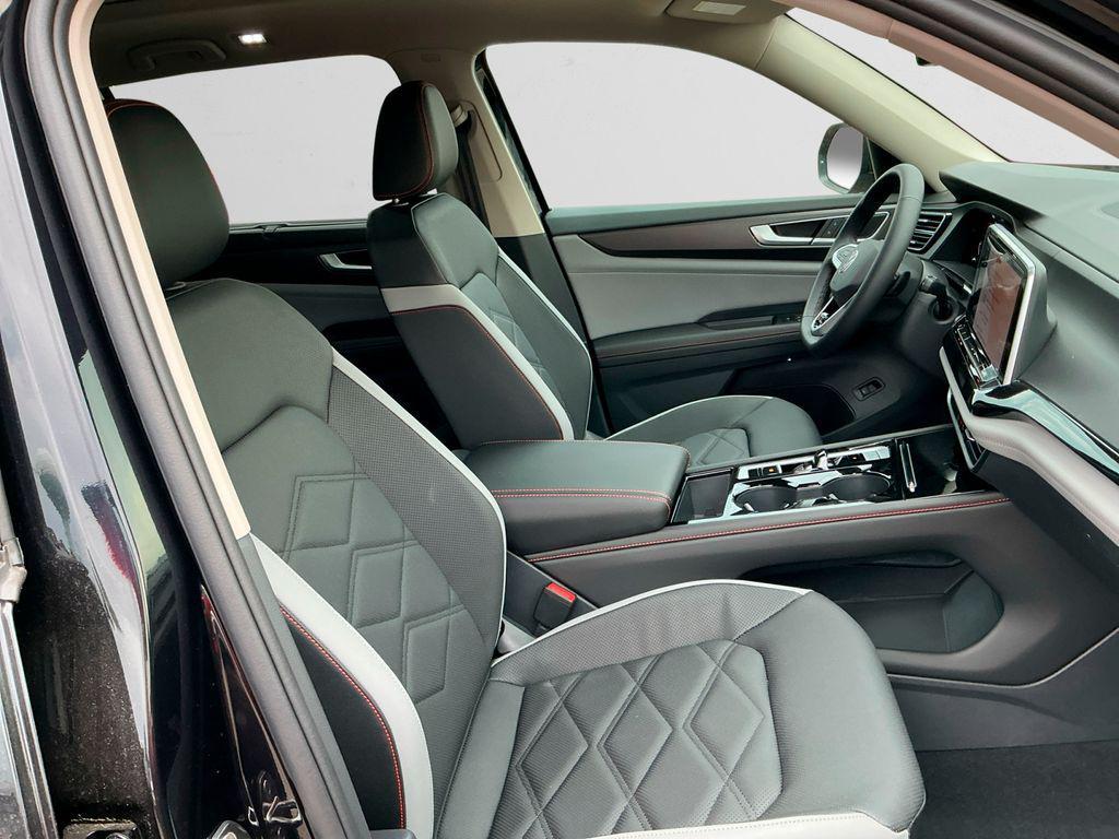 new 2025 Volkswagen Atlas car, priced at $45,806