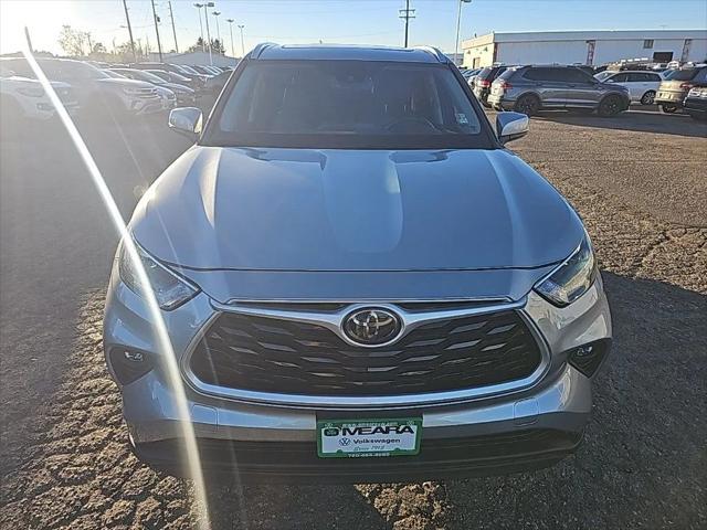 used 2021 Toyota Highlander car, priced at $33,198