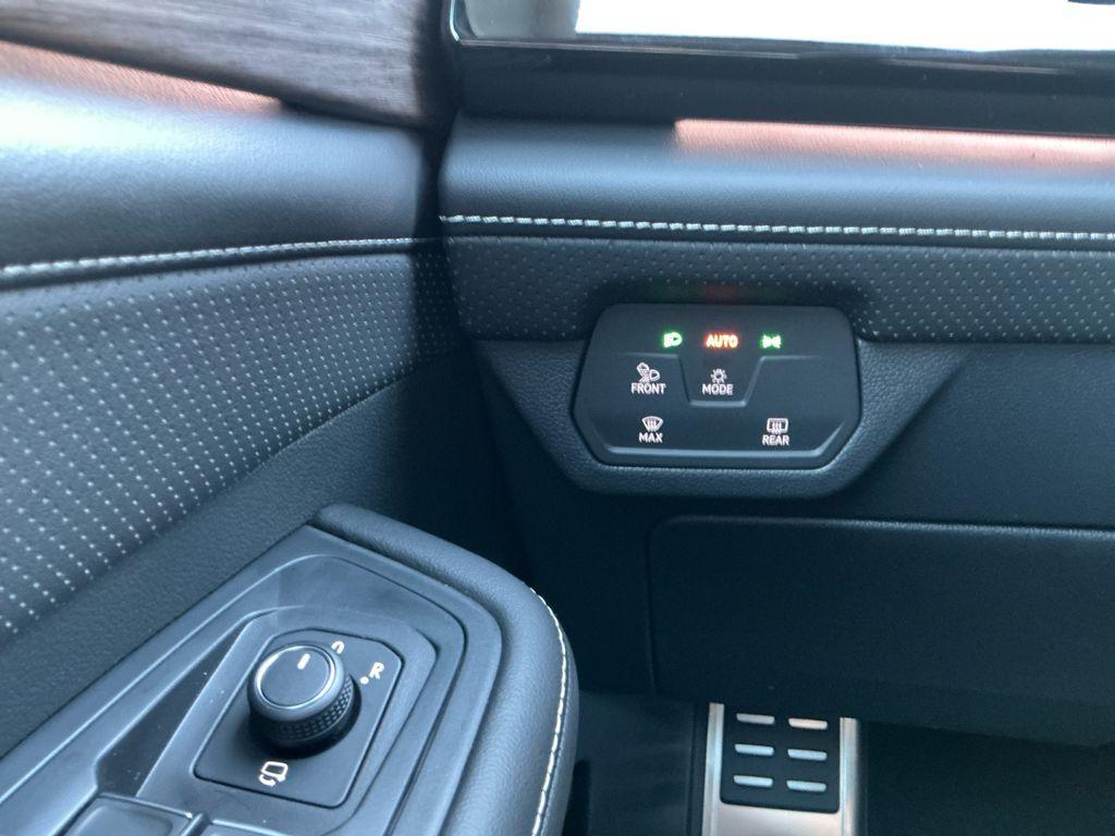 new 2026 Volkswagen Atlas car, priced at $58,804