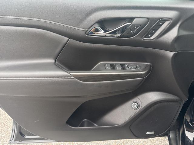 used 2023 GMC Acadia car, priced at $32,999