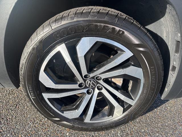 used 2023 Volkswagen Atlas car, priced at $32,999