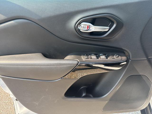 used 2023 Jeep Cherokee car, priced at $21,999
