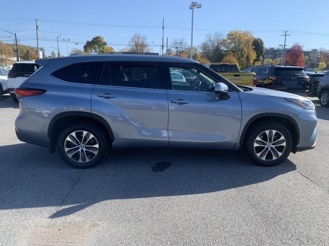 used 2022 Toyota Highlander car, priced at $33,999