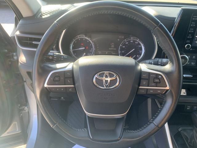 used 2022 Toyota Highlander car, priced at $33,999