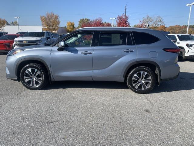 used 2022 Toyota Highlander car, priced at $33,999