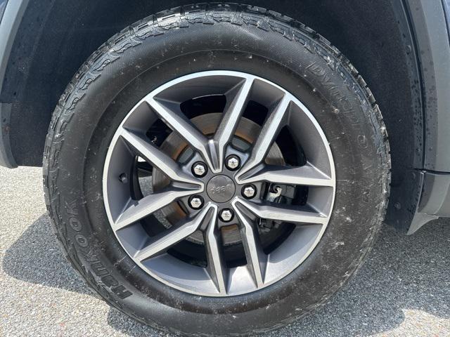 used 2021 Jeep Grand Cherokee car, priced at $22,999