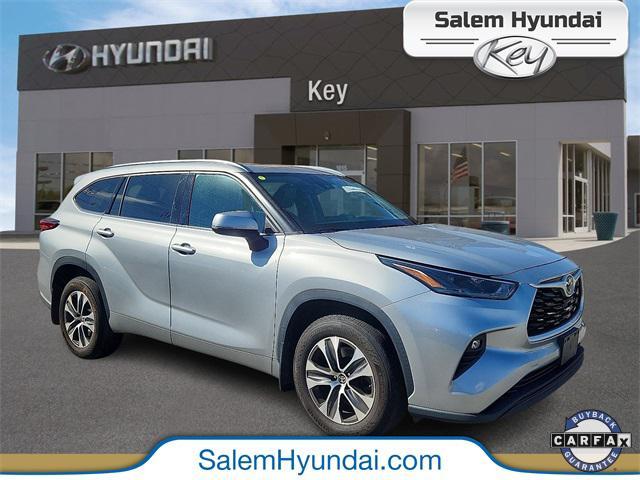 used 2021 Toyota Highlander car, priced at $29,999