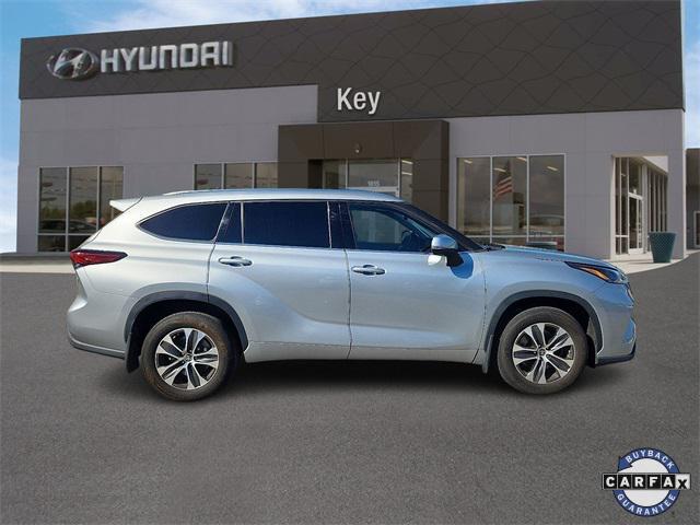used 2021 Toyota Highlander car, priced at $29,999