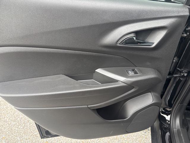 new 2025 Chevrolet Trax car, priced at $24,035