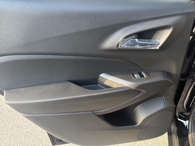 new 2025 Chevrolet Trax car, priced at $25,455