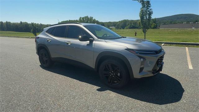 new 2025 Chevrolet Trax car, priced at $25,090