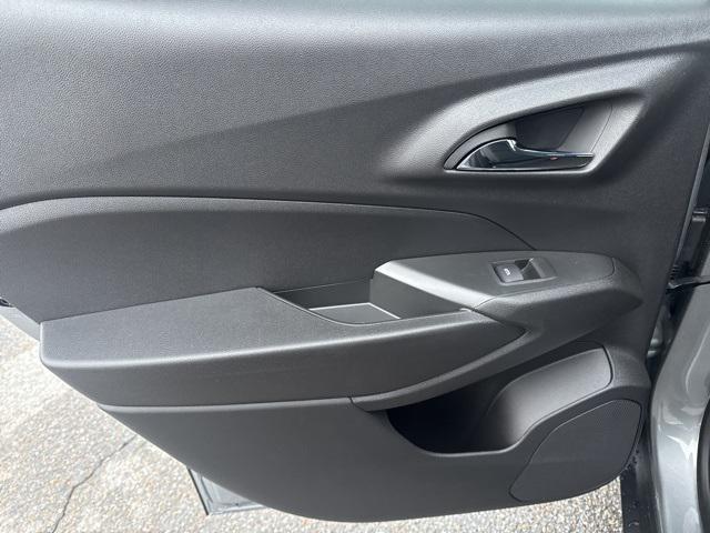 new 2025 Chevrolet Trax car, priced at $25,090