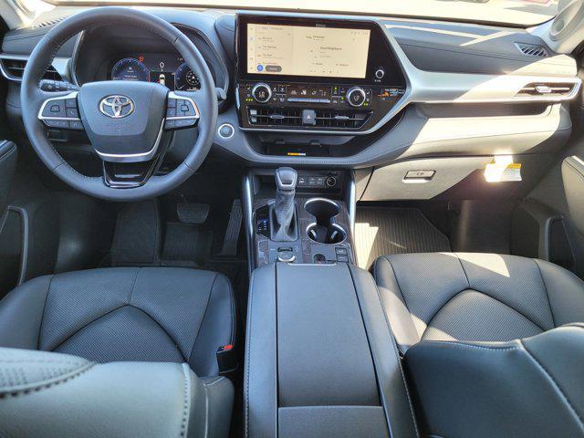 used 2024 Toyota Highlander car