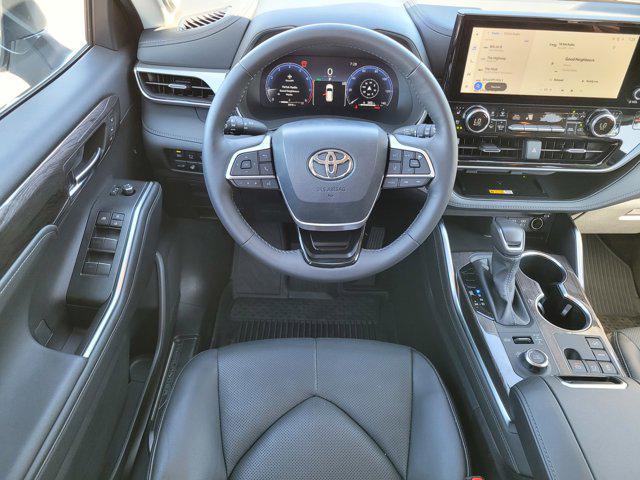 used 2024 Toyota Highlander car