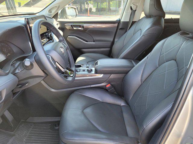 used 2024 Toyota Highlander car