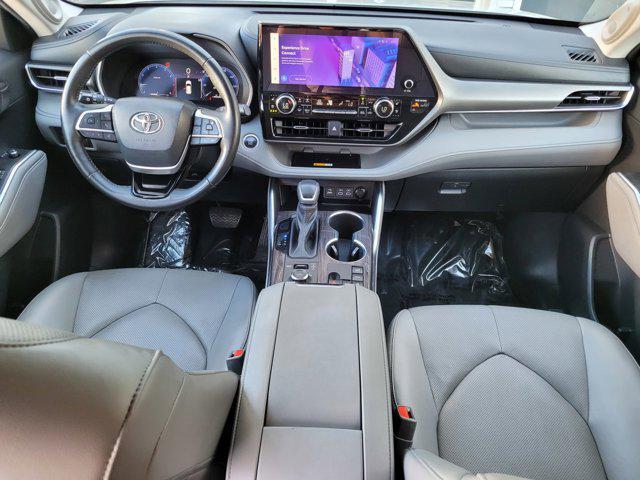 used 2024 Toyota Highlander car