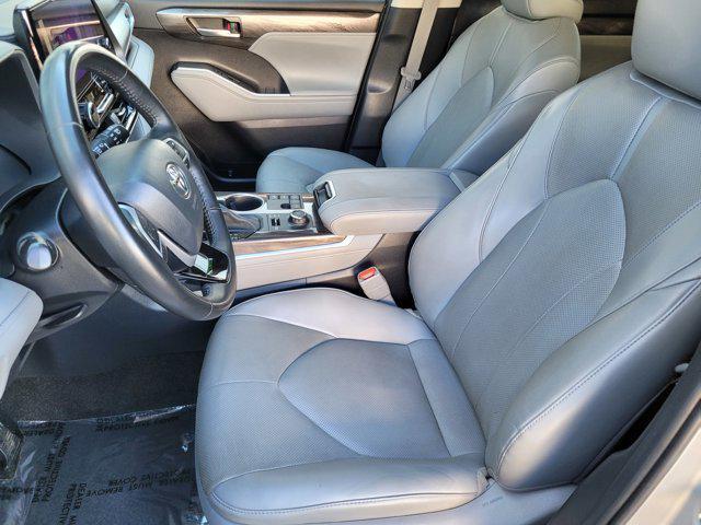 used 2024 Toyota Highlander car