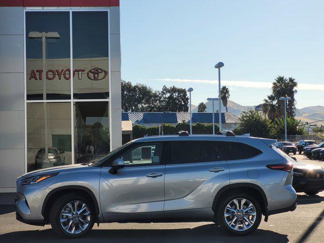 used 2024 Toyota Highlander car