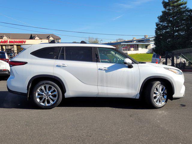 used 2022 Toyota Highlander car, priced at $40,999