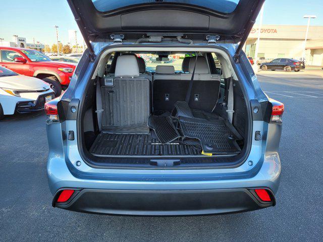 used 2022 Toyota Highlander car