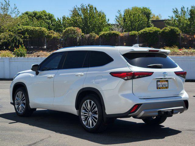 used 2022 Toyota Highlander car, priced at $41,999