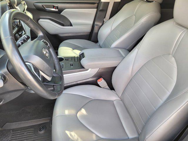 used 2022 Toyota Highlander car, priced at $37,889