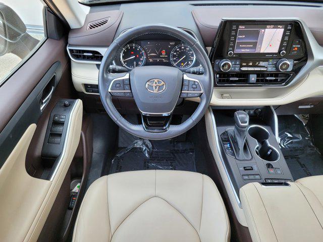 used 2021 Toyota Highlander car, priced at $40,499