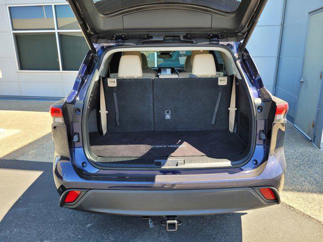 used 2021 Toyota Highlander car, priced at $40,499