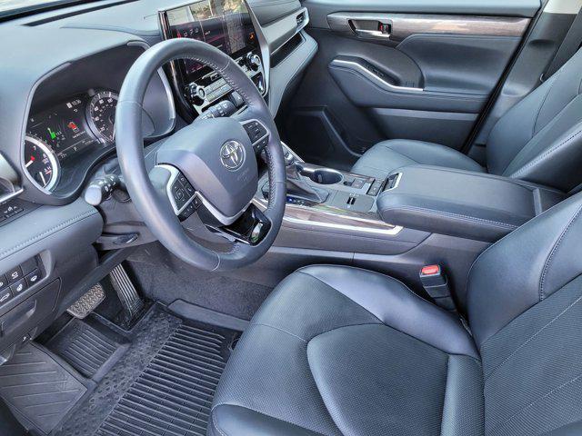 used 2022 Toyota Highlander car, priced at $43,888