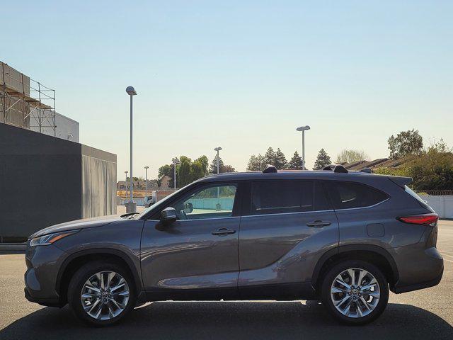 used 2022 Toyota Highlander car, priced at $43,888