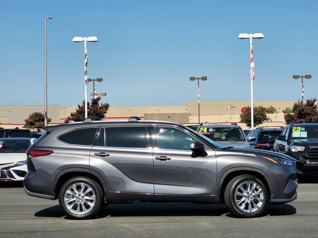 used 2022 Toyota Highlander car, priced at $43,888