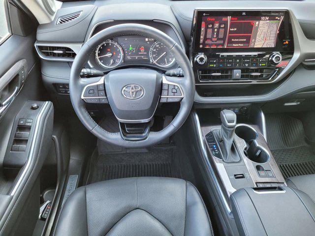 used 2022 Toyota Highlander car, priced at $43,888