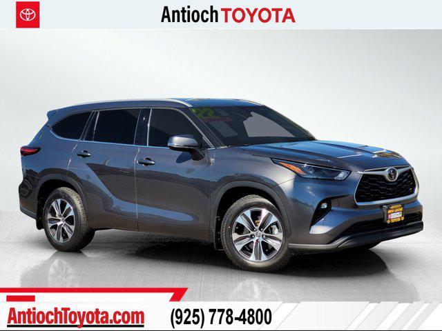 used 2022 Toyota Highlander car, priced at $42,999