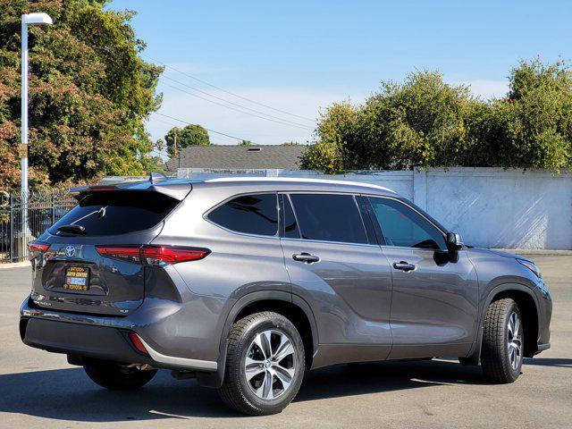 used 2022 Toyota Highlander car, priced at $42,999