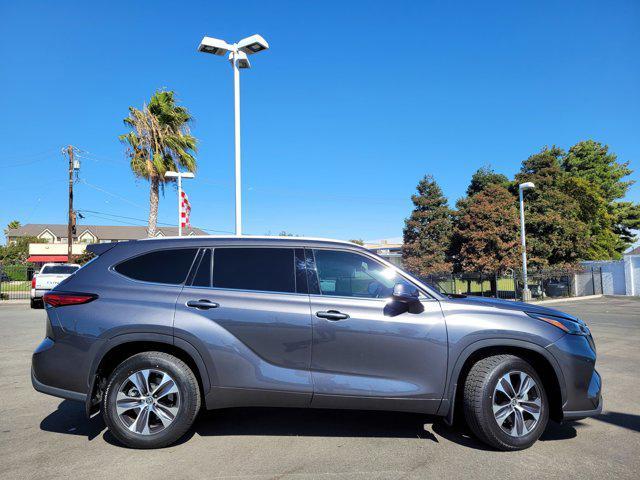 used 2022 Toyota Highlander car, priced at $42,999