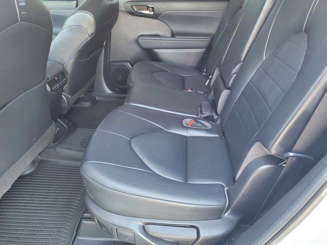 used 2022 Toyota Highlander car, priced at $37,999